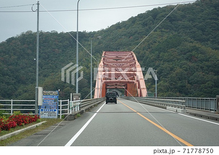 国道218号線干支大橋を渡る 71778750