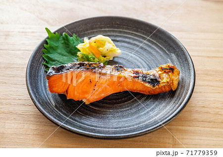 焼き魚　紅じゃけ 71779359