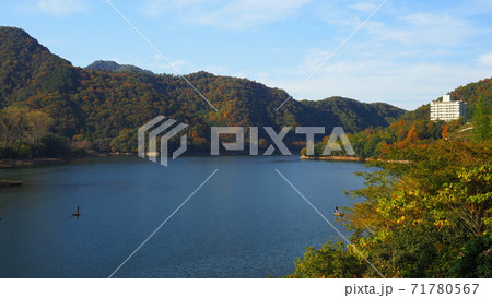 秋紅葉の内場池1 秋紅葉の内場池1 71780567