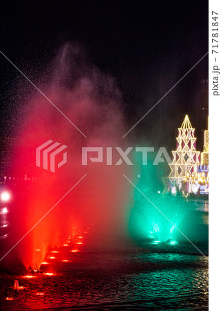 Beautiful famous fountain at night 71781847