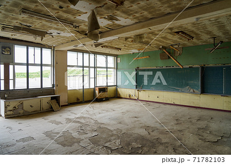 津波被害を受けた教室（震災遺構・仙台市立荒浜小学校） 71782103