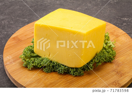 Yellow tilsiter cheese dairy product 71783598