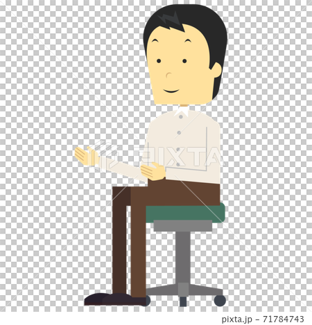 椅子に座る男性 71784743