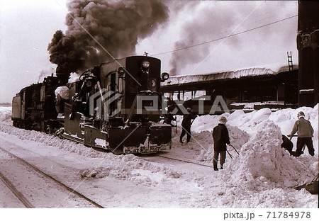 昭和45年 蒸気機関車9600とラッセル車 除雪作業 倶知安駅 函館本線 北海道の写真素材