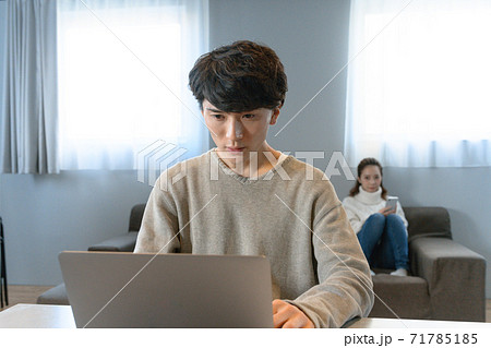 男性ポートレート 71785185