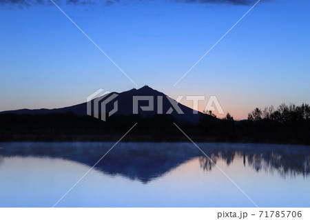 晩秋の日の出、筑波山 71785706