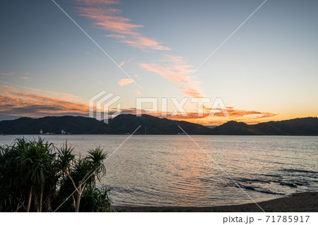 奄美大島　夕焼けの海 71785917
