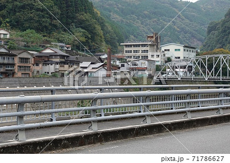 宮崎県日之影町 五ヶ瀬川と日之影川合流点沿いの風景の写真素材