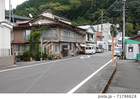 宮崎県日之影町五ヶ瀬川沿いの風景 宮崎県日之影町五ヶ瀬川沿いの風景 71786628