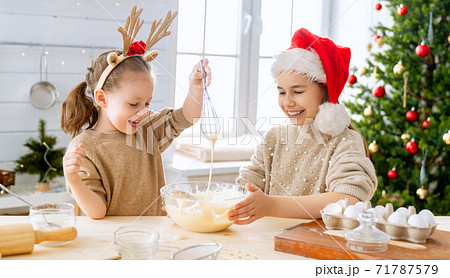 Cooking Christmas cookies Cooking Christmas cookies 71787579