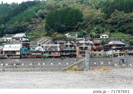 五ヶ瀬川沿い日之影町の町並み 71787601
