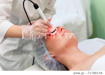 Face lifting with rf lifting 71788148