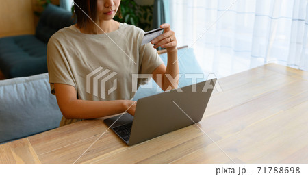 女性ポートレート 女性ポートレート 71788698