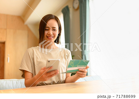 女性ポートレート 71788699