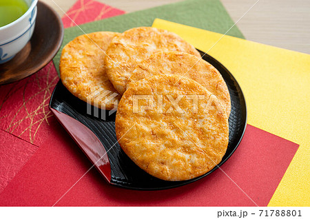 しょうゆ煎餅 71788801