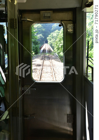 会津川口駅から会津駅までの只見線車窓からの風景 71790271