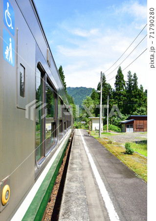 会津川口駅から会津駅までの只見線車窓からの風景 会津川口駅から会津駅までの只見線車窓からの風景 71790280
