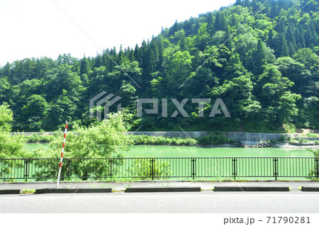 会津川口駅から会津駅までの只見線車窓からの風景 71790281