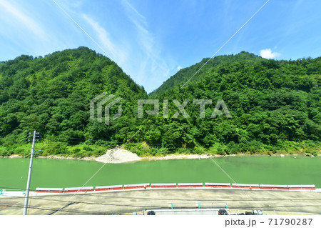 会津川口駅から会津駅までの只見線車窓からの風景 71790287