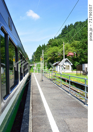 会津川口駅から会津駅までの只見線車窓からの風景 会津川口駅から会津駅までの只見線車窓からの風景 71790307