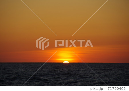 日本海 笹川流れの夕焼け 5 日本海 笹川流れの夕焼け 5 71790402