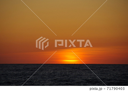 日本海 笹川流れの夕焼け 6 日本海 笹川流れの夕焼け 6 71790403