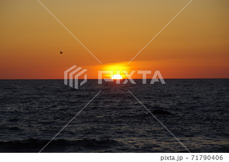 日本海 笹川流れの夕焼け 8 日本海 笹川流れの夕焼け 8 71790406