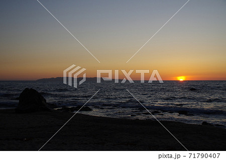 日本海　笹川流れの夕焼け　9 71790407