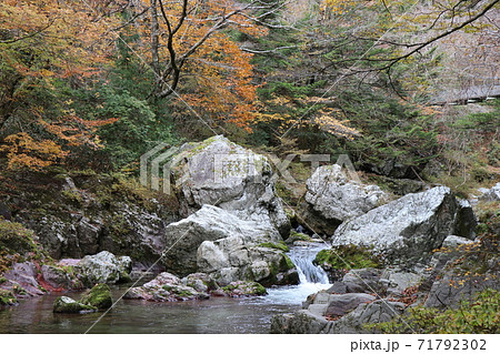 秋の小田深山渓谷の写真素材