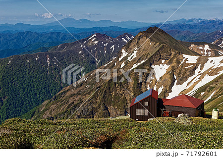 谷川岳 肩の小屋と上越国境稜線 浅間山の眺めの写真素材