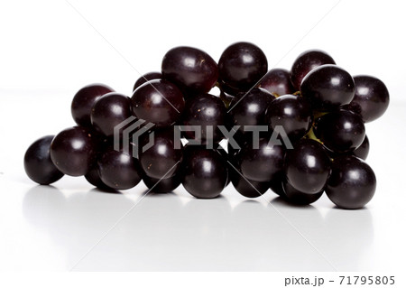 Grapes 71795805