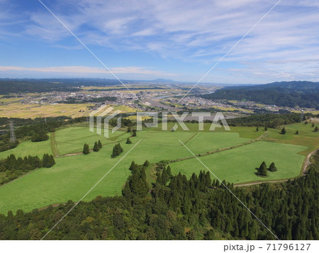小千谷山本山高原のそば畑　空撮 71796127