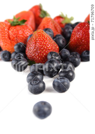 Blueberries and strawberries 71796709