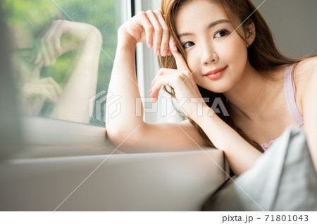 女性 女 女の子 71801043