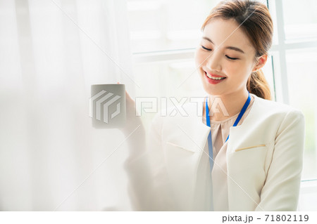 女性 女 女の子 71802119
