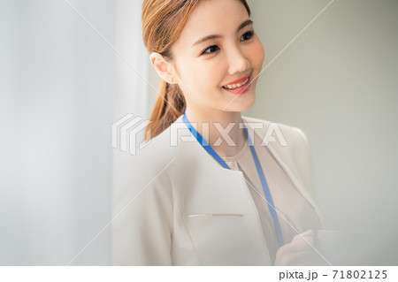 女性 女 女の子 71802125