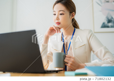 女性 女 女の子 71802132