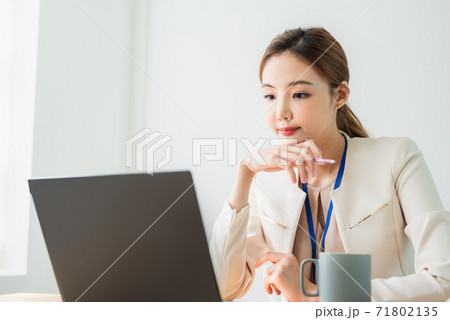 女性 女 女の子 71802135