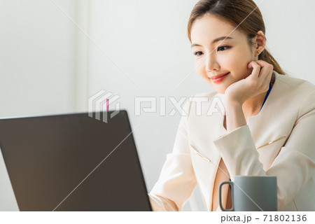 女性 女 女の子 71802136