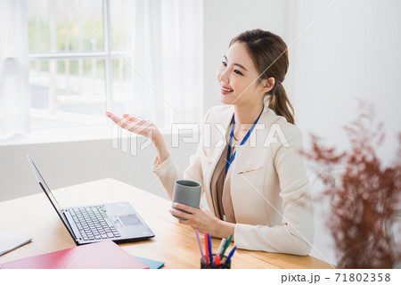 女性 女 女の子 71802358