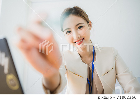 女性 女 女の子 71802366