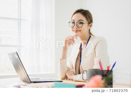 女性 女 女の子 71802370
