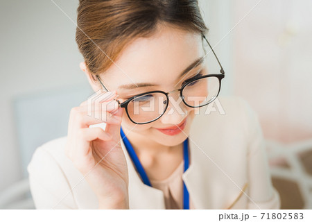 女性 女 女の子 71802583