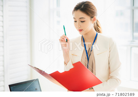 女性 女 女の子 71802589