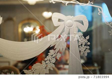 サンドブラストによるガラス飾り サンドブラストによるガラス飾り 71803994