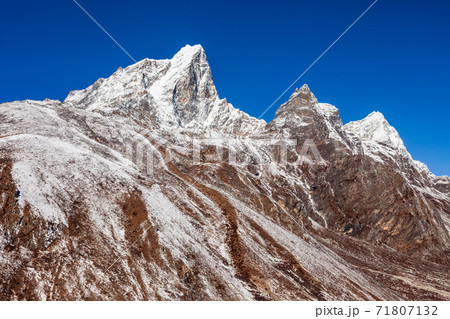Taboche and Cholatse mountains, Everest region 71807132