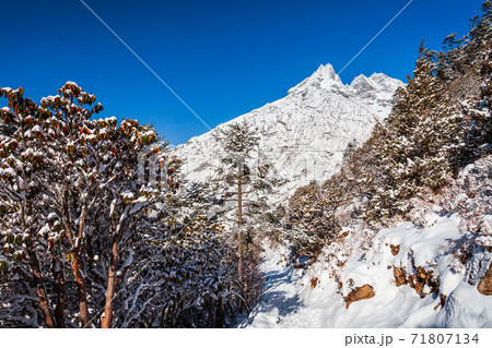 Mountain landscape in Everest region, Nepal 71807134