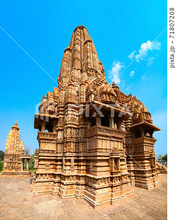 Khajuraho erotic hindu temple, India Khajuraho erotic hindu temple, India 71807208