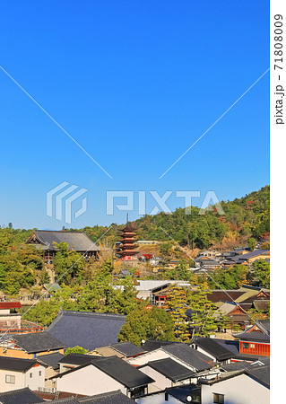 【広島県】晴天下の宮島の眺望(厳島神社) 【広島県】晴天下の宮島の眺望(厳島神社) 71808009
