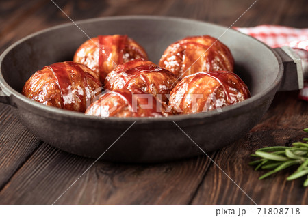 Bacon wrapped meatballs 71808718